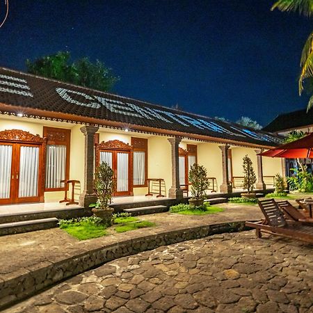 The Central Lovina Hotel & Restaurant Exterior foto
